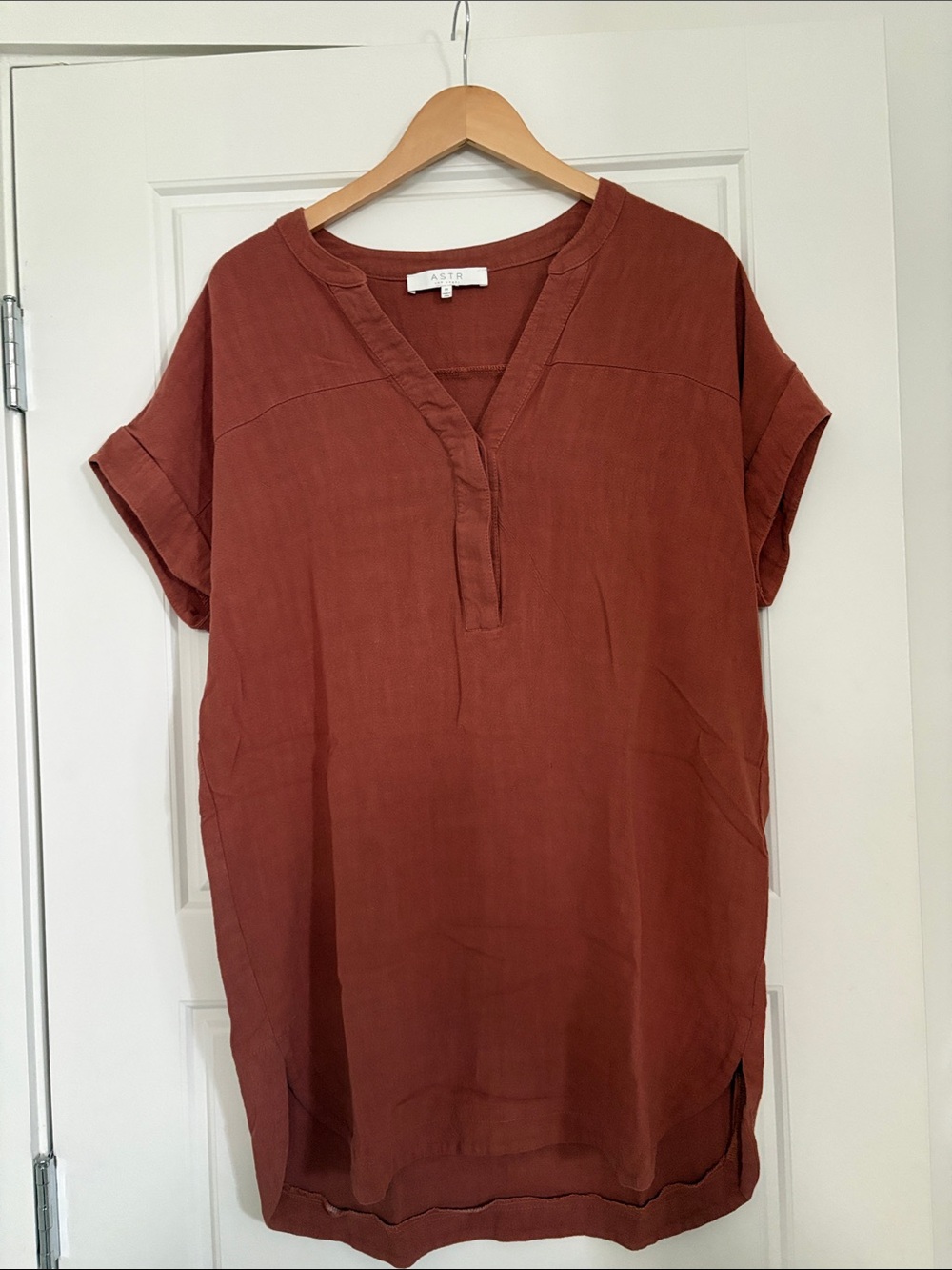 Astr Relaxed V-Neck Tunic in Rust